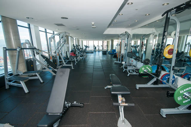 Spacious gym with city view and modern equipment. - 3806 - 128 Cordova St W, Vancouver Downtown