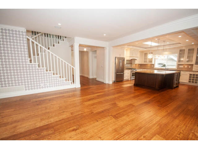 Spacious open-concept living area with hardwood floors and modern kitchen. - 3476 Wellington Crescent, North Vancouver