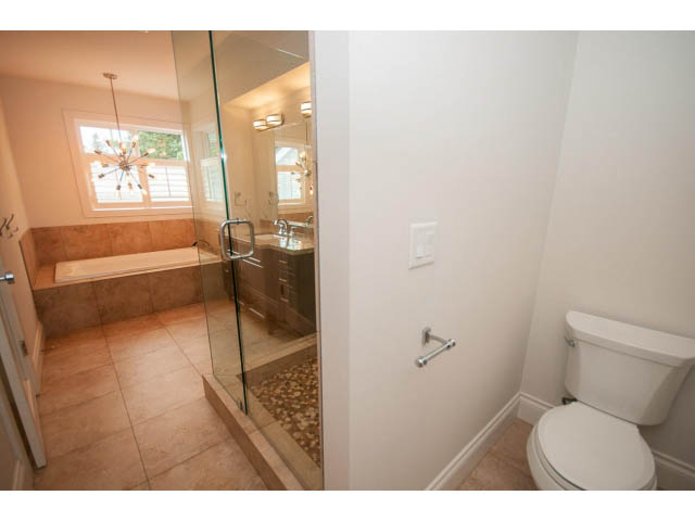 Bright bathroom with large glass shower, modern fixtures, and a toilet. - 3476 Wellington Crescent, North Vancouver