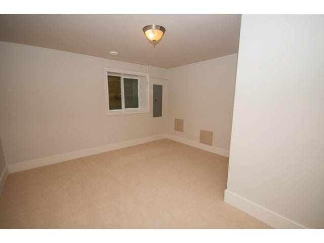 Den with built-in bench seating and a small window. - 3476 Wellington Crescent, North Vancouver