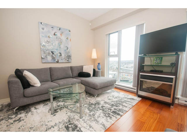 Bright living room with hardwood floors, city view, and modern furniture. - 3206 - 455 Beach Crescent, Vancouver Downtown