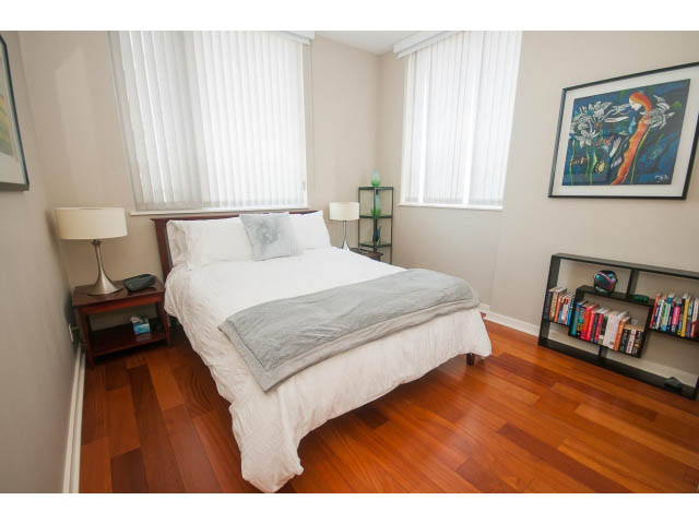 Furnished 2-bedroom + den with hardwood floors and a cozy reading nook. - 3206 - 455 Beach Crescent, Vancouver Downtown