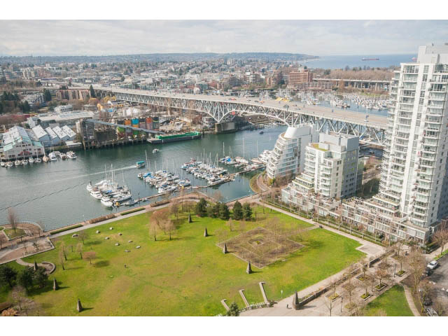 Furnished 2-bedroom + den with stunning city view and waterfront access. - 3206 - 455 Beach Crescent, Vancouver Downtown