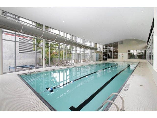 Spacious, modern 2-bedroom + den condo with large windows, city view, and open floor plan. - 3206 - 455 Beach Crescent, Vancouver Downtown