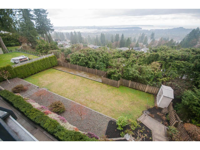 Bright living room with city view and lush greenery. - Upper - 4407 Prospect Rd, North Vancouver