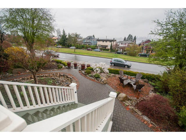 Furnished living room with a view of the street and houses. - 266 W 6th St, North Vancouver