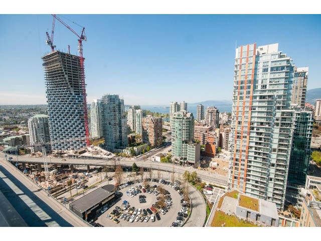 Bright penthouse with stunning city view and modern furnishings. - 2606 - 1325 Rolston Street, Vancouver Downtown