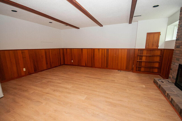Spacious living area with rich wood wainscoting and warm hardwood flooring. - 5367 Esperanza Drive, North Vancouver
