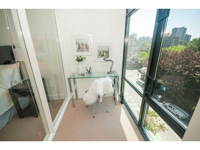 Bright living room with large windows, city view, and modern decor. - 703 - 1863 Alberni Street, Vancouver Downtown