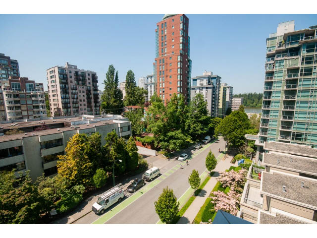 Furnished 2-bedroom + den with city view and modern decor. - 703 - 1863 Alberni Street, Vancouver Downtown