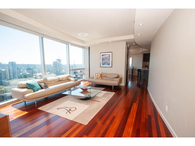 Spacious living room with hardwood floors, city view, and modern furnishings. - 3403 - 938 Nelson Street, Vancouver Downtown