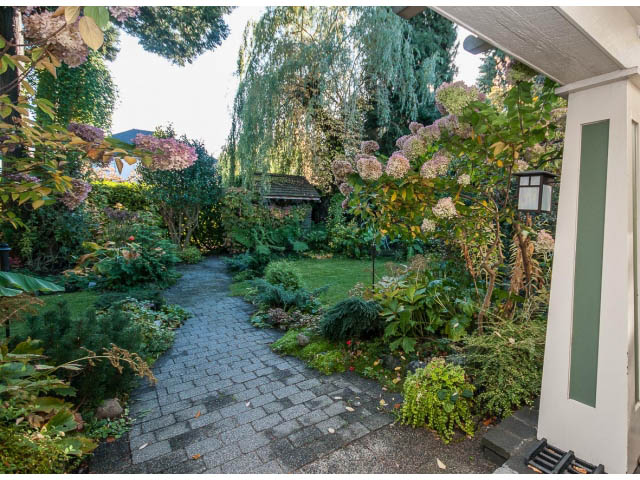 Furnished garden with stone path and lush greenery. - 1015 West 16th Ave, Vancouver West Side