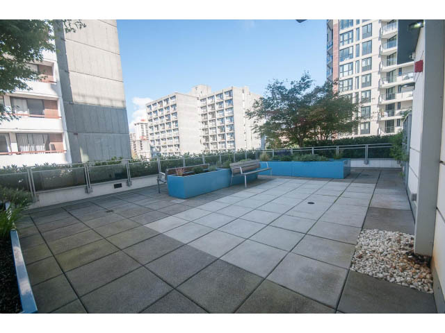 Furnished rooftop patio with city views and modern furnishings. - 805 - 1009 Harwood Street, Vancouver Downtown