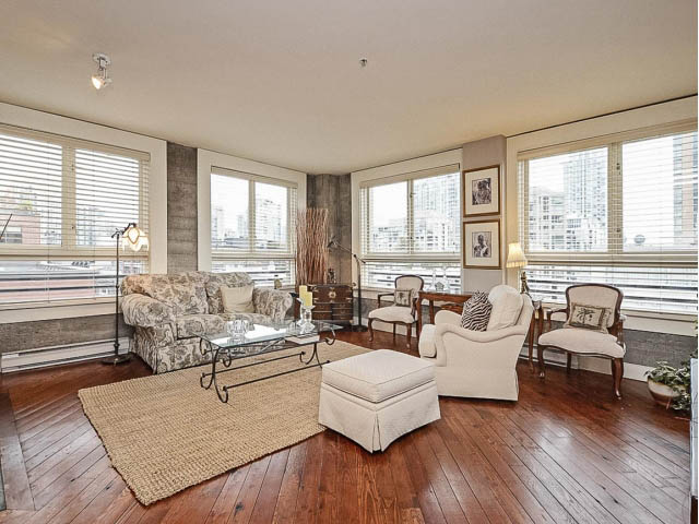 Spacious living room with hardwood floors, large windows, and city view. - 509 - 1216 Homer Street, Vancouver Downtown