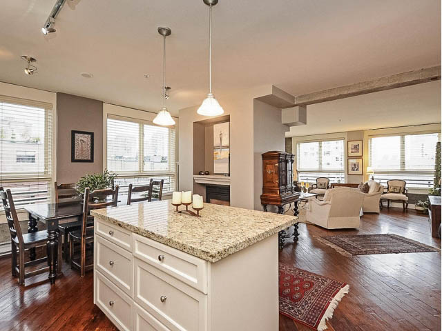 Open-concept living space with granite countertops, hardwood floors, and a city view. - 509 - 1216 Homer Street, Vancouver Downtown