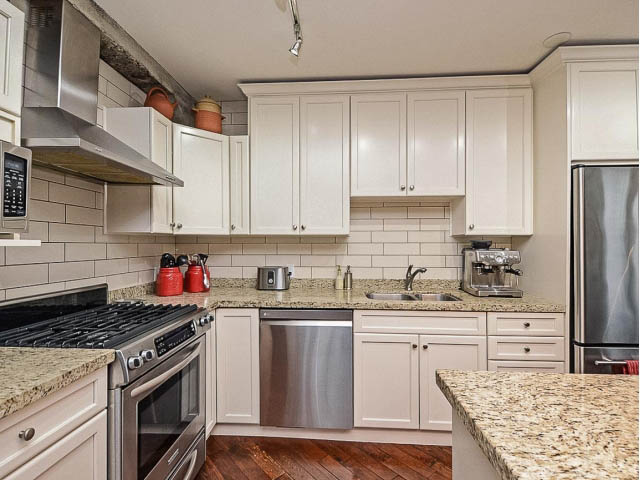 Bright kitchen with granite countertops, stainless steel appliances, and hardwood floors. - 509 - 1216 Homer Street, Vancouver Downtown