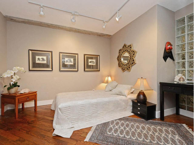Bright loft with hardwood floors, white bedding, and decorative wall art. - 509 - 1216 Homer Street, Vancouver Downtown