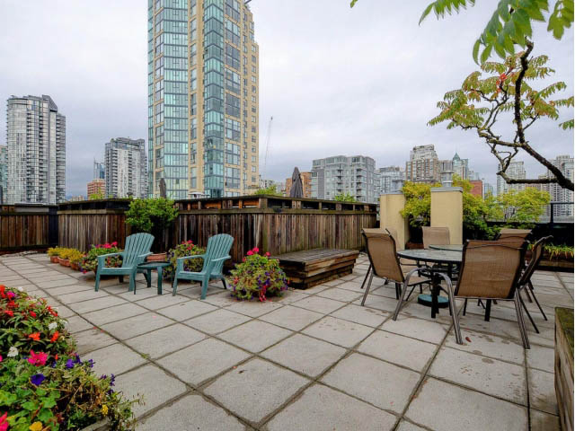 Furnished rooftop patio with city view and outdoor seating. - 509 - 1216 Homer Street, Vancouver Downtown