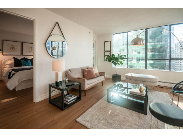 Bright living room with hardwood floors, city view, and modern furnishings. - 1406 - 1060 Alberni Street, Vancouver Downtown