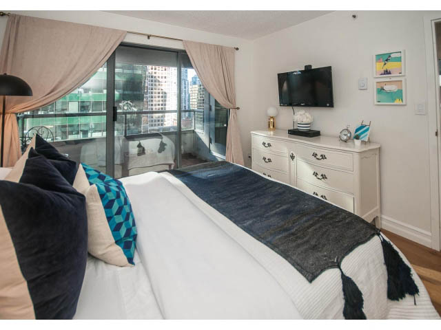 Bright bedroom with city view, modern decor, and cozy bedding. - 1406 - 1060 Alberni Street, Vancouver Downtown