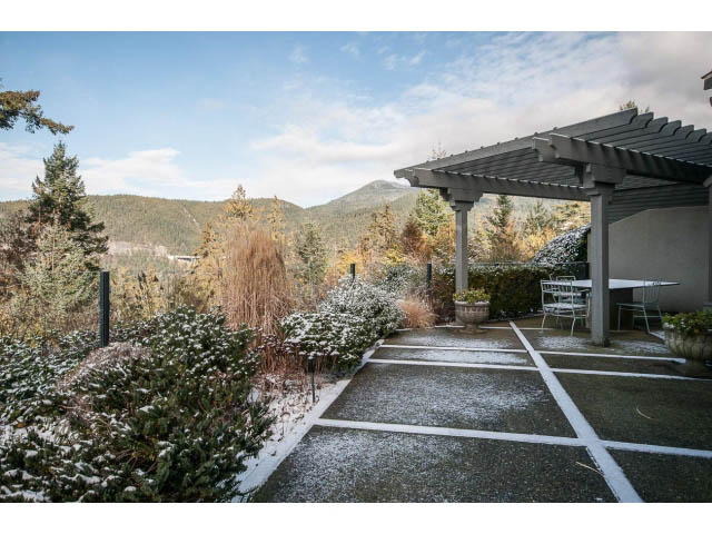 Furnished patio with snow, mountain view, and pergola. - 5138 Meadfeild Road, West Vancouver