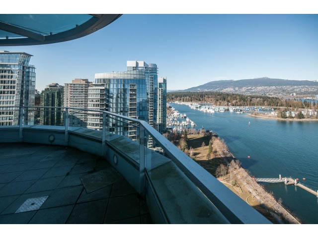 Furnished 3-bedroom + den with stunning city view and modern balcony. - 2200 - 1169 W Cordova St, Vancouver Downtown