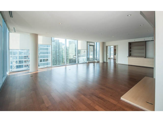 Spacious living room with hardwood floors and city view. - 2200 - 1169 W Cordova St, Vancouver Downtown
