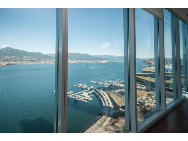 Bright living room with panoramic city view and harbor, hardwood floors. - 2200 - 1169 W Cordova St, Vancouver Downtown