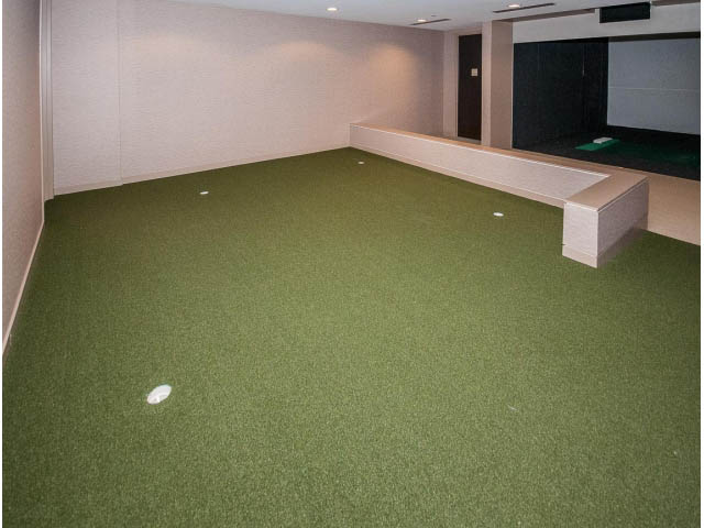 Bright living room with artificial turf flooring and built-in seating. - 2200 - 1169 W Cordova St, Vancouver Downtown