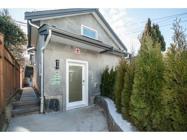 Furnished 1-bedroom house with concrete patio and lush greenery. - 4216 W 10th Ave, Vancouver West Side