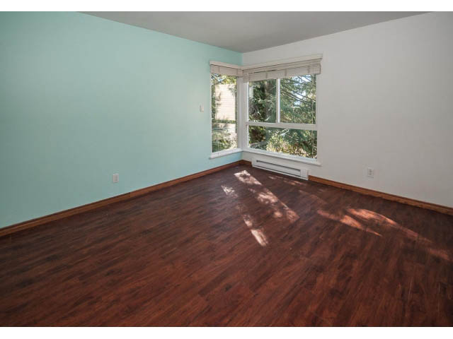 Bright living room with hardwood floors and a bay window. - 3855 Bayridge Ave, West Vancouver