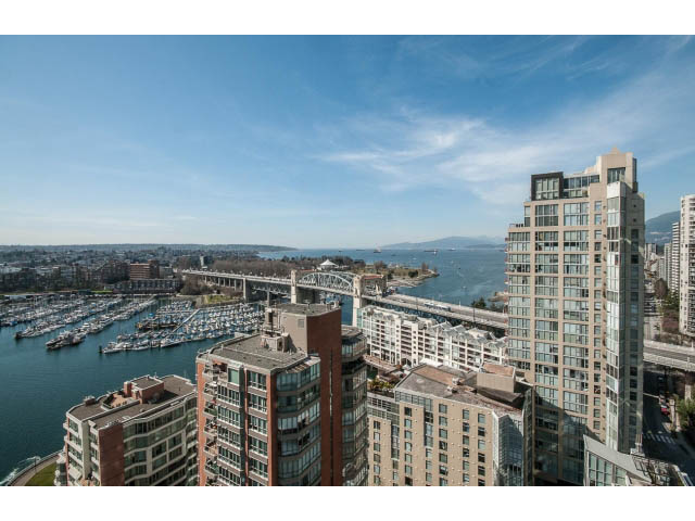 Spacious 2-bedroom condo with stunning city view and waterfront access. - 2404 - 1500 Hornby St, Vancouver Downtown