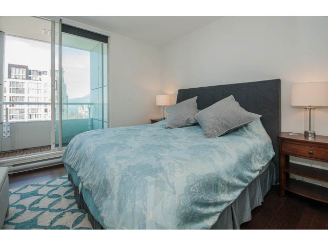 Furnished 2-bedroom condo with city view and hardwood floors. - 2404 - 1500 Hornby St, Vancouver Downtown