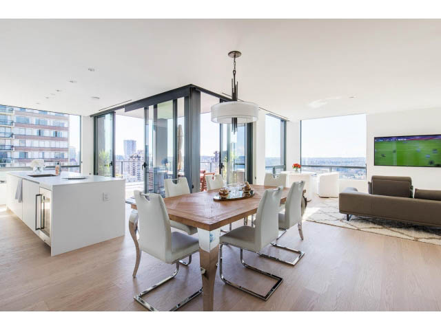 Furnished penthouse with hardwood floors, city view, and modern kitchen. - 1901 - 1171 Jervis St, Vancouver Downtown