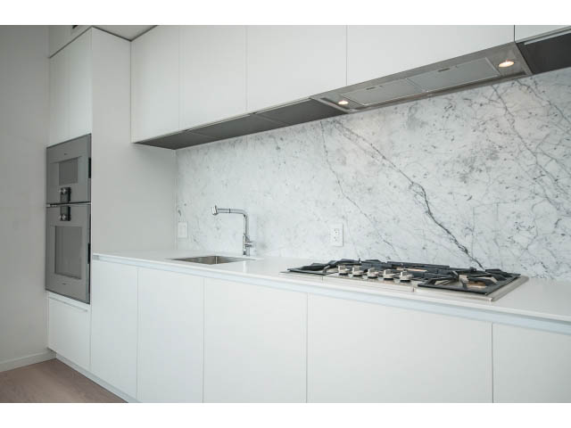 Bright kitchen with white marble countertops and modern appliances. - 804 - 1171 Jervis St, Vancouver Downtown