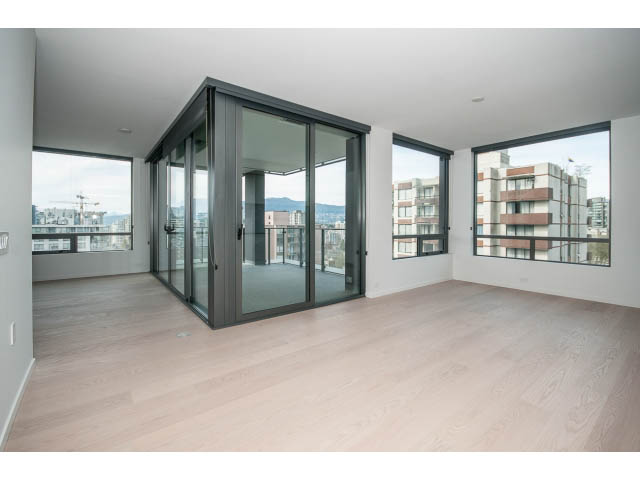 Spacious living room with hardwood floors and city view. - 804 - 1171 Jervis St, Vancouver Downtown
