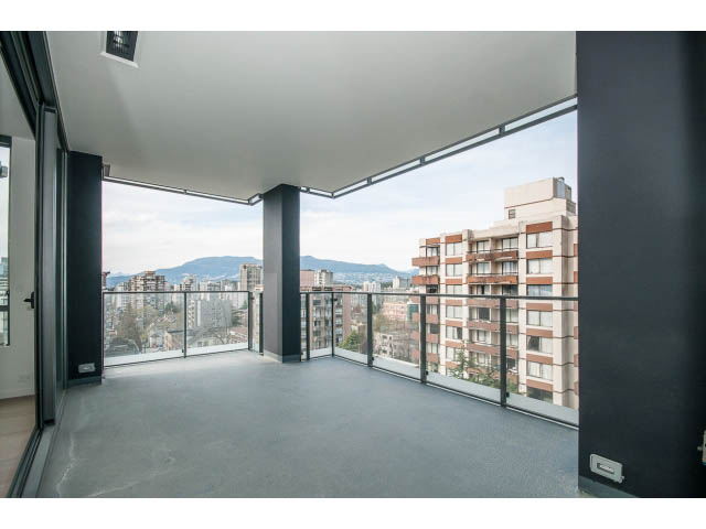 Spacious balcony with expansive city view and modern design. - 804 - 1171 Jervis St, Vancouver Downtown