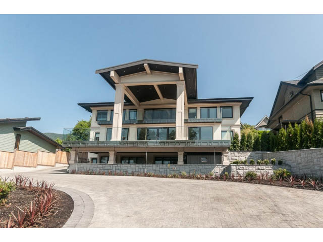 Spacious 5-bedroom + den house with modern design, large windows, and a spacious driveway. - 2333 Mathers Ave, West Vancouver