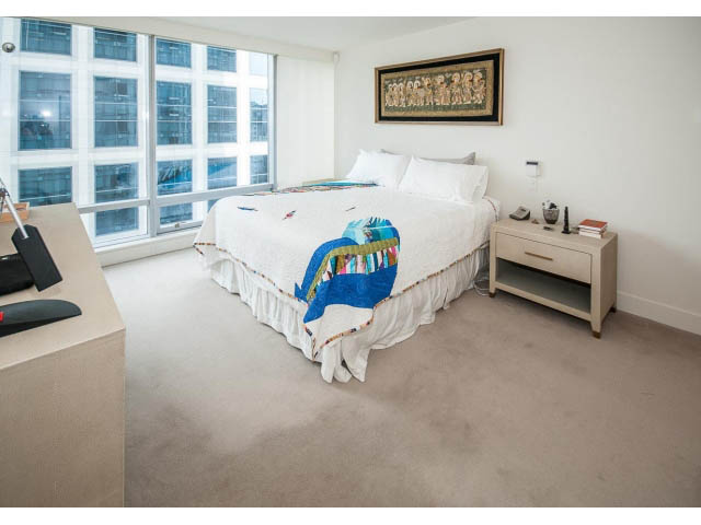 Furnished 2-bedroom + den with large windows, city view, and modern decor. - 1902 - 1111 Alberni Street, Vancouver Downtown