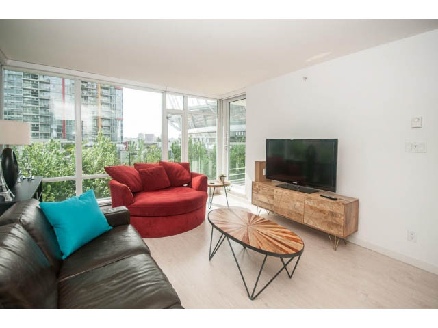 Bright living room with city view, modern furniture, and hardwood floors. - 501 - 161 West Georgia St, Vancouver Downtown