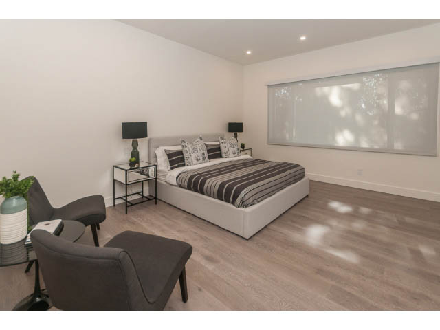 Spacious living room with hardwood floors and modern furnishings. - 460 Hillcrest Street, West Vancouver