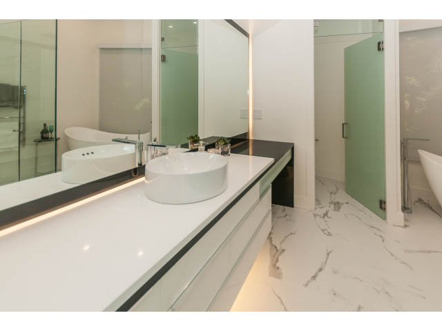 Spacious bathroom with marble countertops and modern fixtures. - 460 Hillcrest Street, West Vancouver