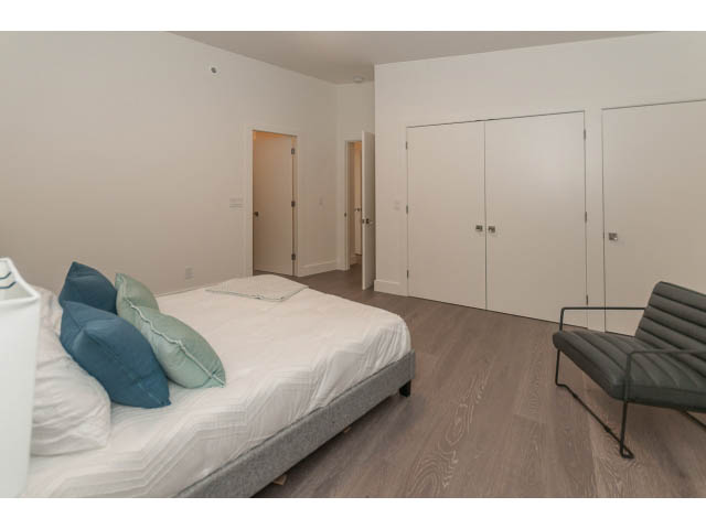 Spacious bedroom with modern furniture and large closet doors. - 460 Hillcrest Street, West Vancouver