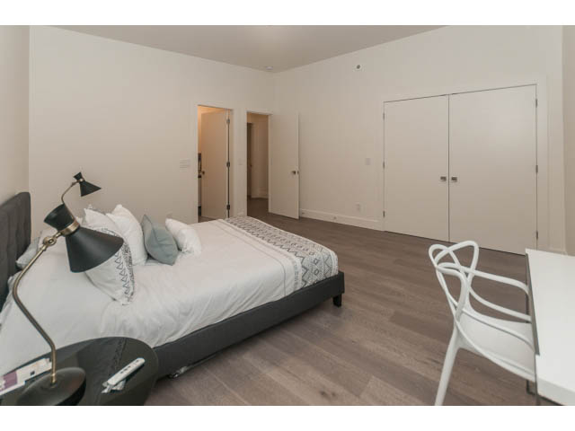 Spacious bedroom with hardwood floors and large closet. - 460 Hillcrest Street, West Vancouver