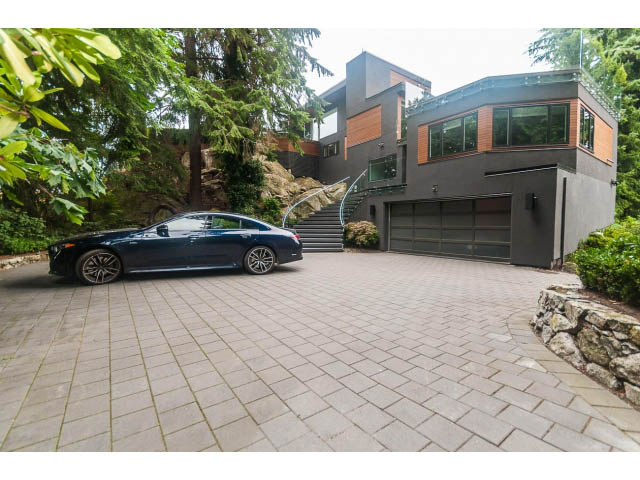 Furnished 5-bedroom house with modern design, large driveway, and lush greenery. - 5385 Kew Cliff Rd, West Vancouver