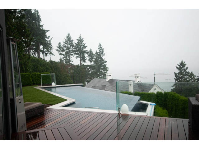 Furnished living room with hardwood floors and a view of the garden and trees. - 5385 Kew Cliff Rd, West Vancouver