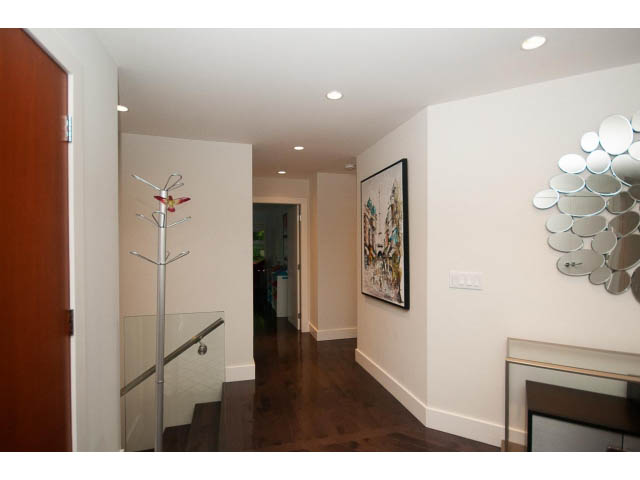 Bright hallway with hardwood floors, modern decor, and a coat rack. - 5385 Kew Cliff Rd, West Vancouver