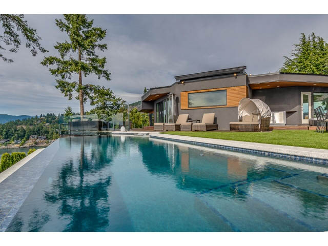 Spacious living room with large windows and outdoor seating area. - 5385 Kew Cliff Rd, West Vancouver