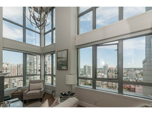Loft with large windows, city view, and modern furnishings. - 2204 - 1238 Richards Street, Vancouver Downtown