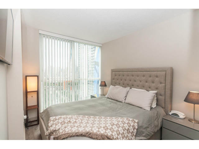 Furnished 1-bedroom with city view and modern decor. - 2005 - 1408 Strathmore Mews North West One, Vancouver Downtown